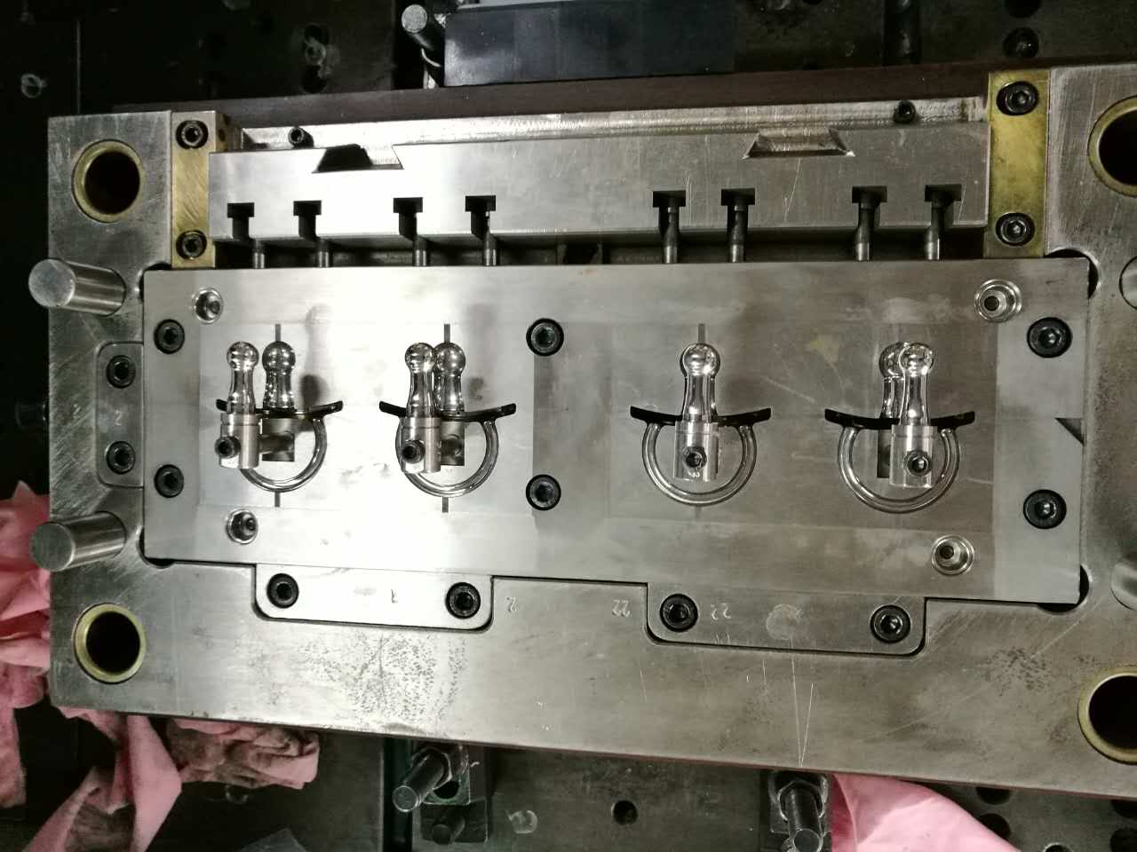 LSR baby pacifier mould 
