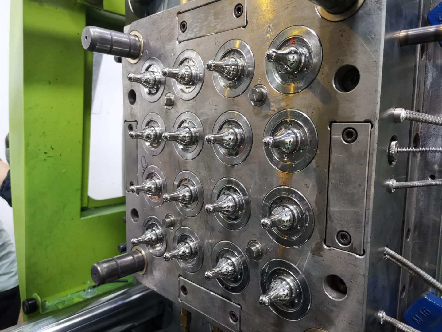 16 cavities LSR baby nipple mould 